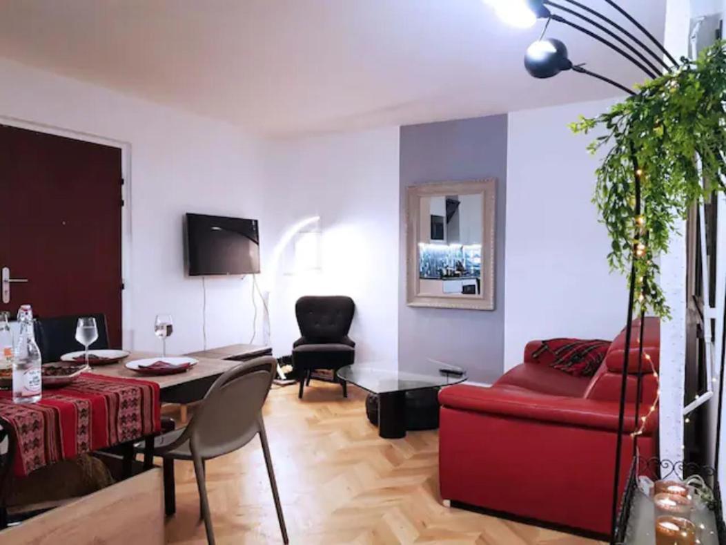 Pretty And Neat Bedroom In My Cosy Appartment. Puteaux Luaran gambar